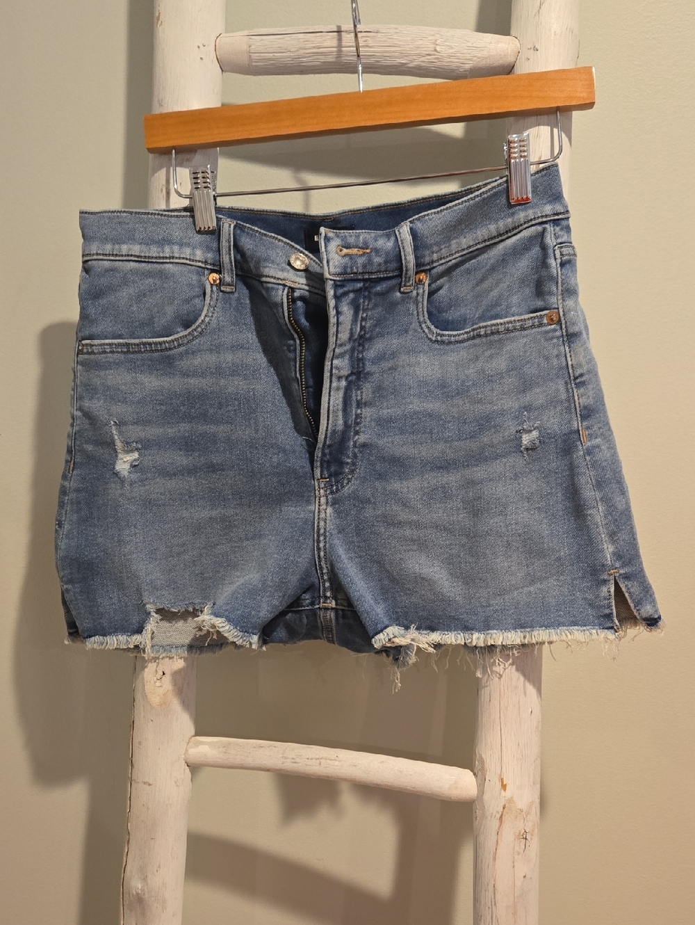 EXPRESS Medium Blue Denim Mom Jean Shorts Super Highrise Size 10